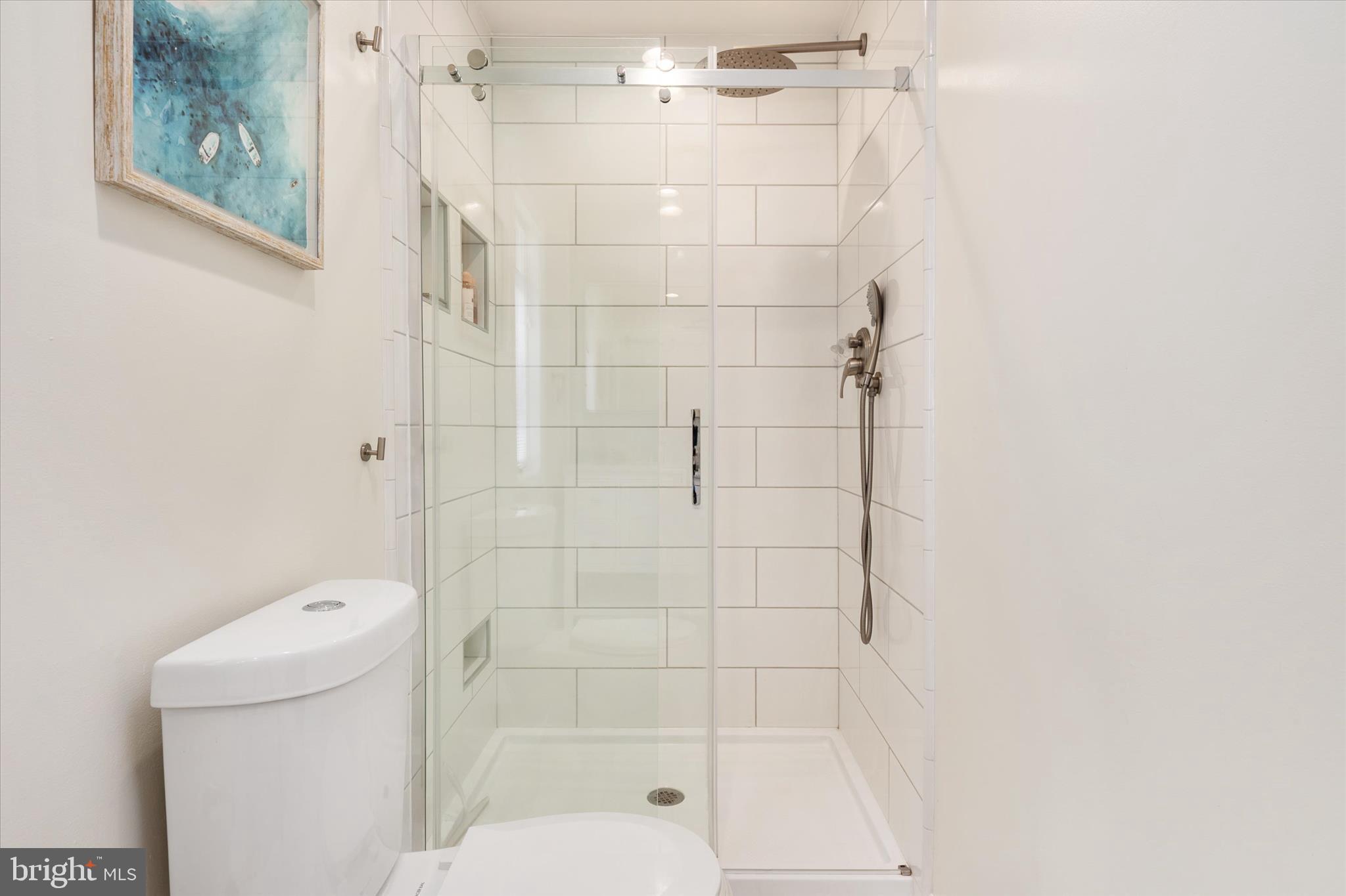 QUEEN ANNE COLONY - Residential