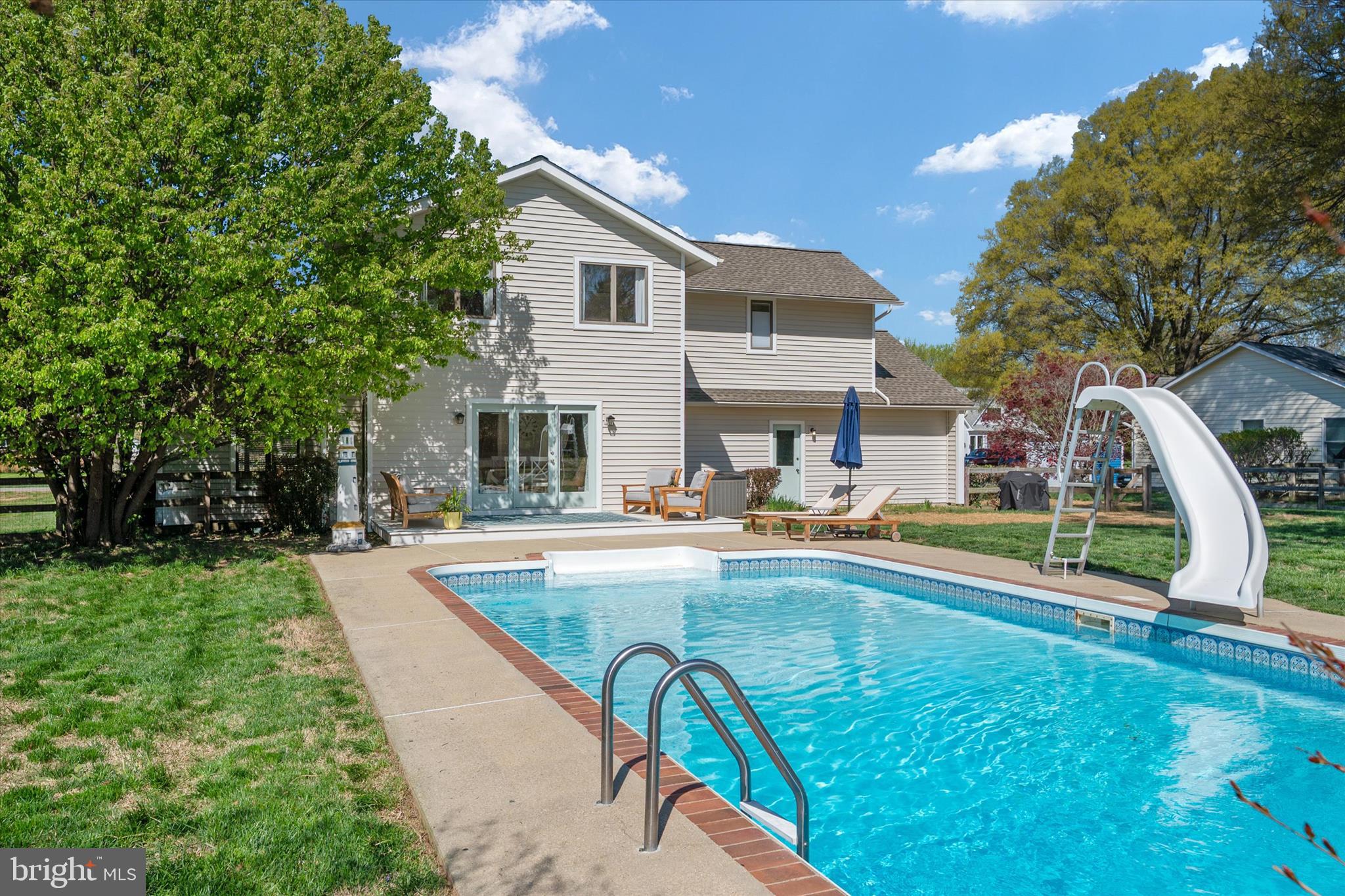 QUEEN ANNE COLONY - Residential