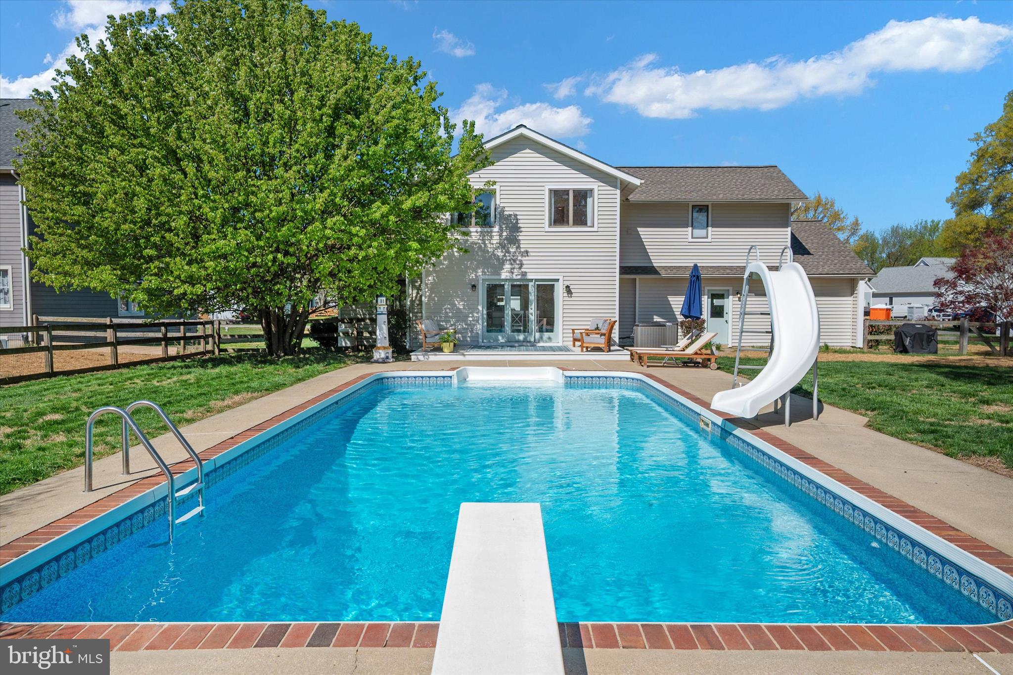 QUEEN ANNE COLONY - Residential