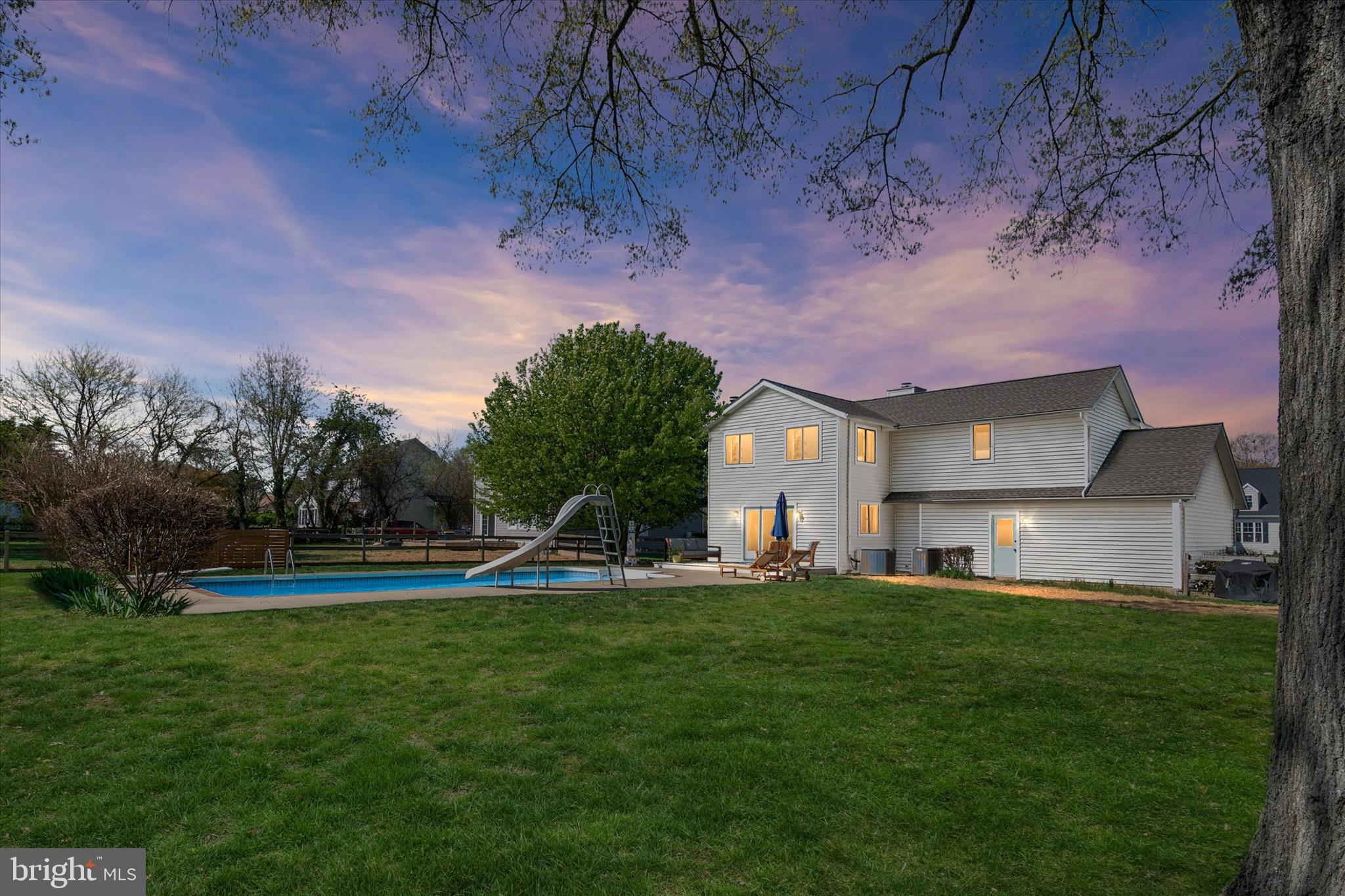 QUEEN ANNE COLONY - Residential