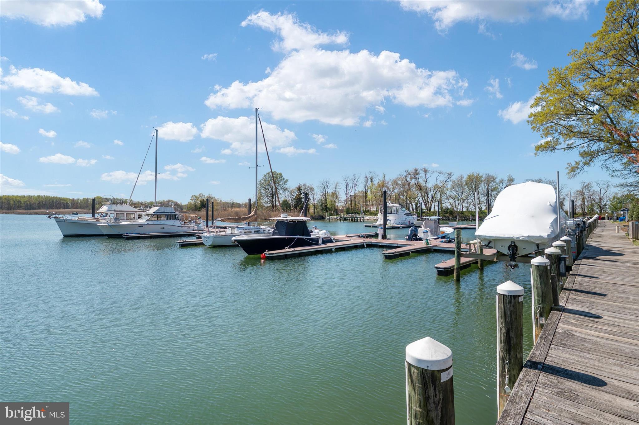 QUEEN ANNE COLONY - Residential