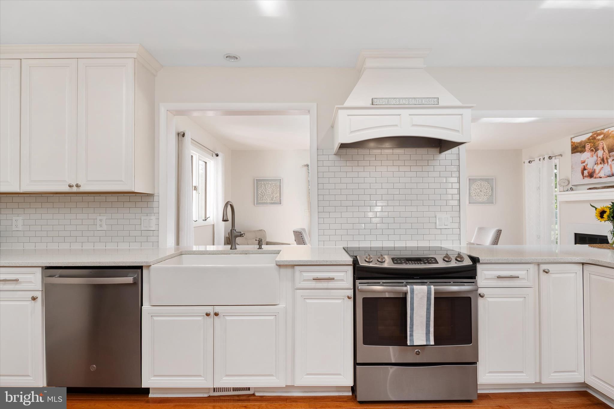 QUEEN ANNE COLONY - Residential