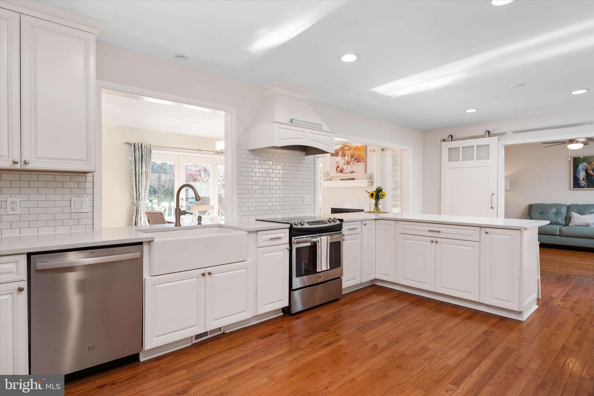 QUEEN ANNE COLONY - Residential