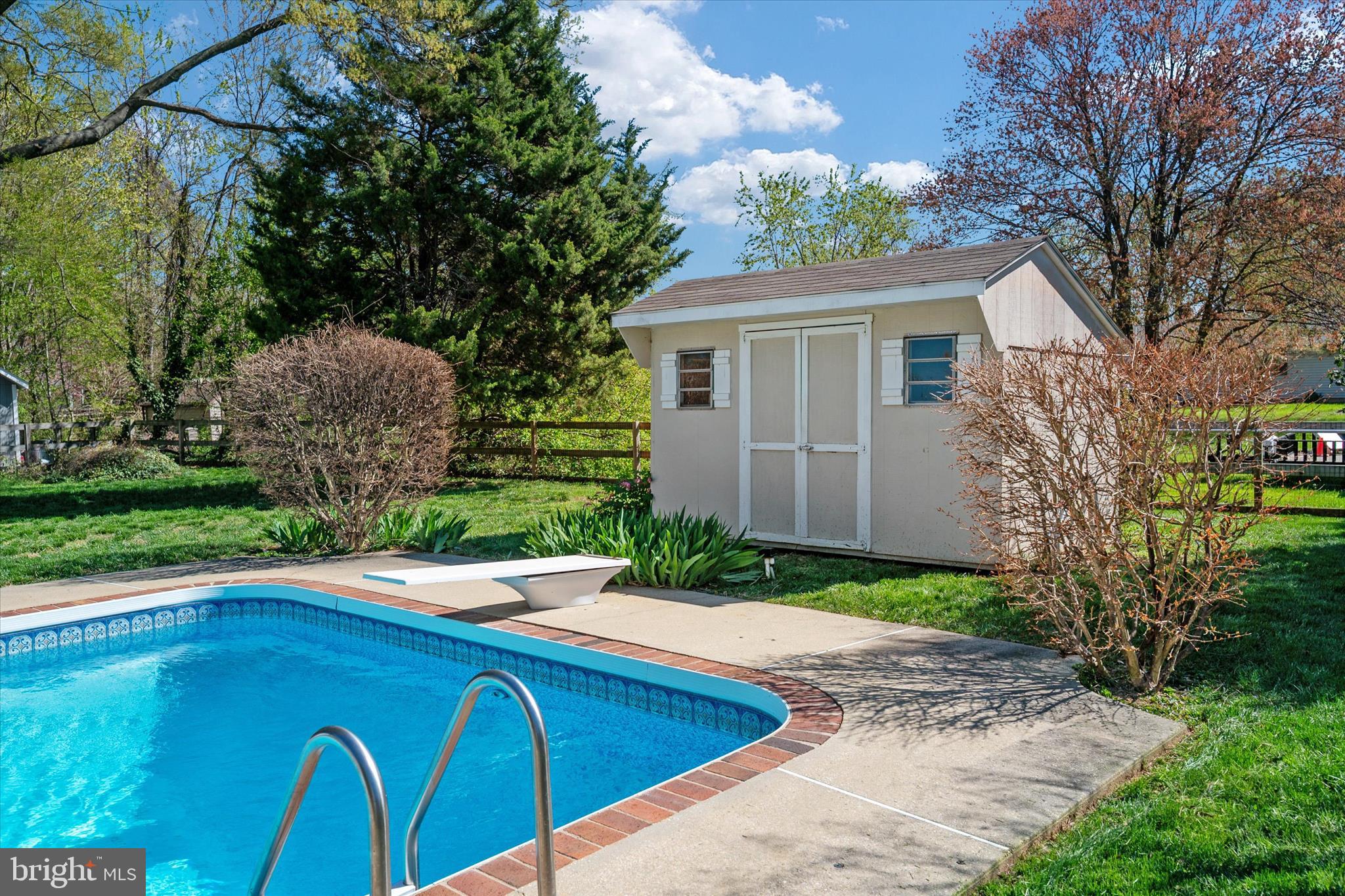 QUEEN ANNE COLONY - Residential