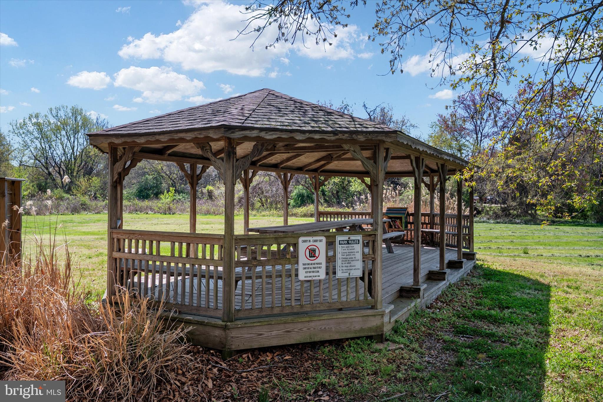 QUEEN ANNE COLONY - Residential