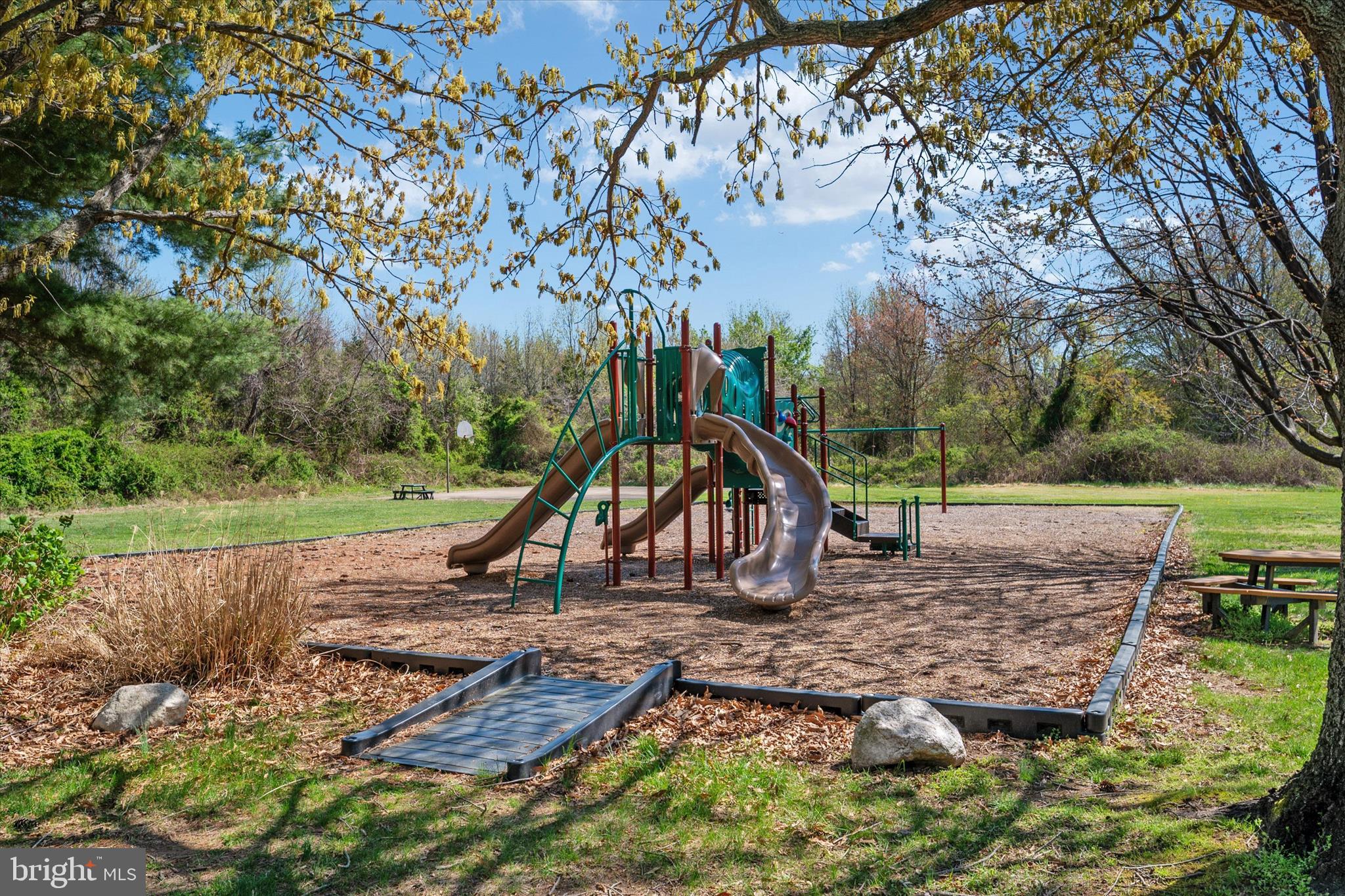 QUEEN ANNE COLONY - Residential