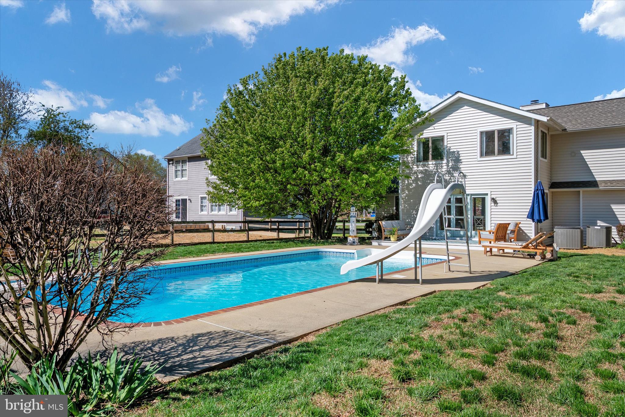 QUEEN ANNE COLONY - Residential