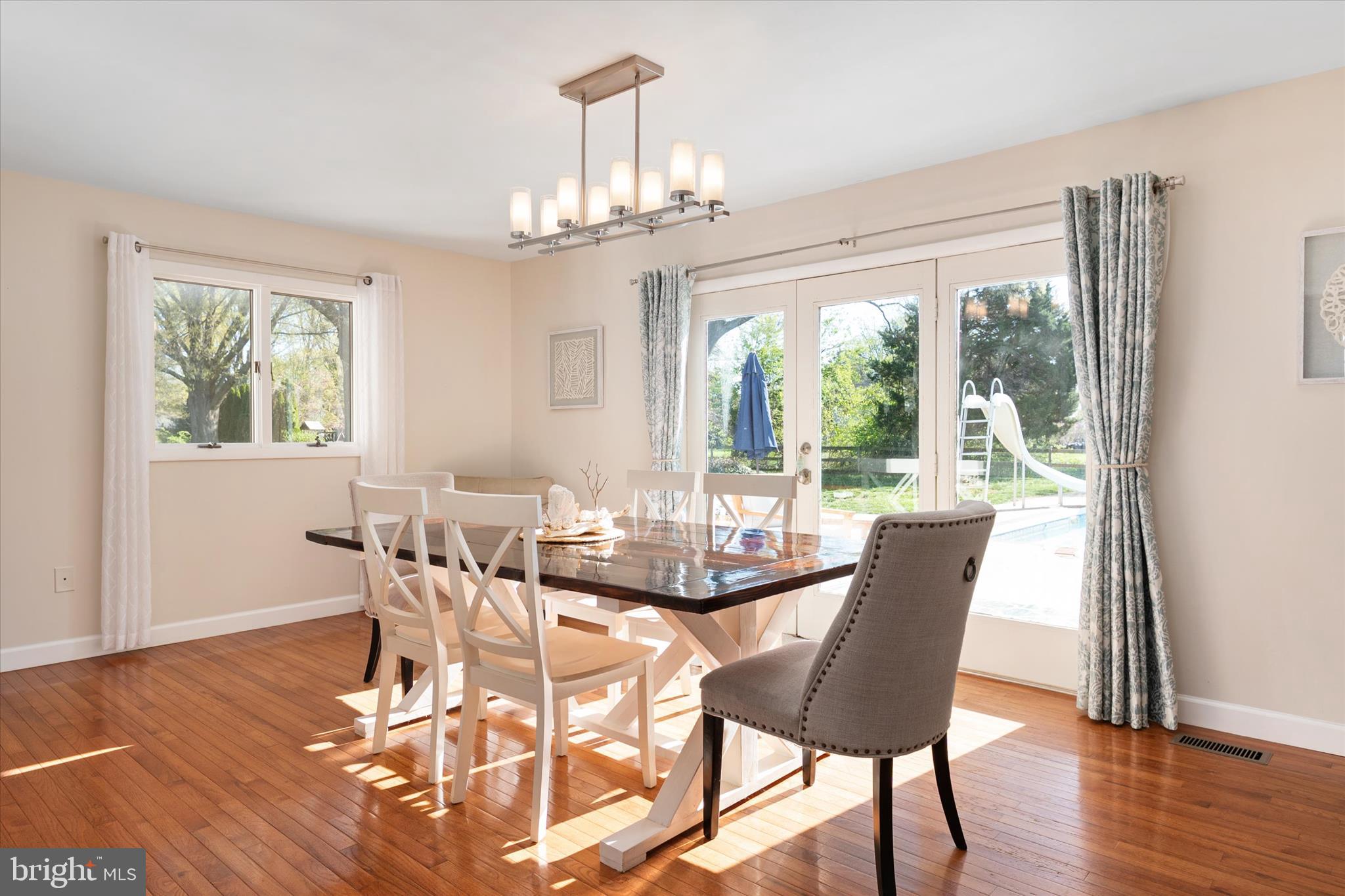 QUEEN ANNE COLONY - Residential