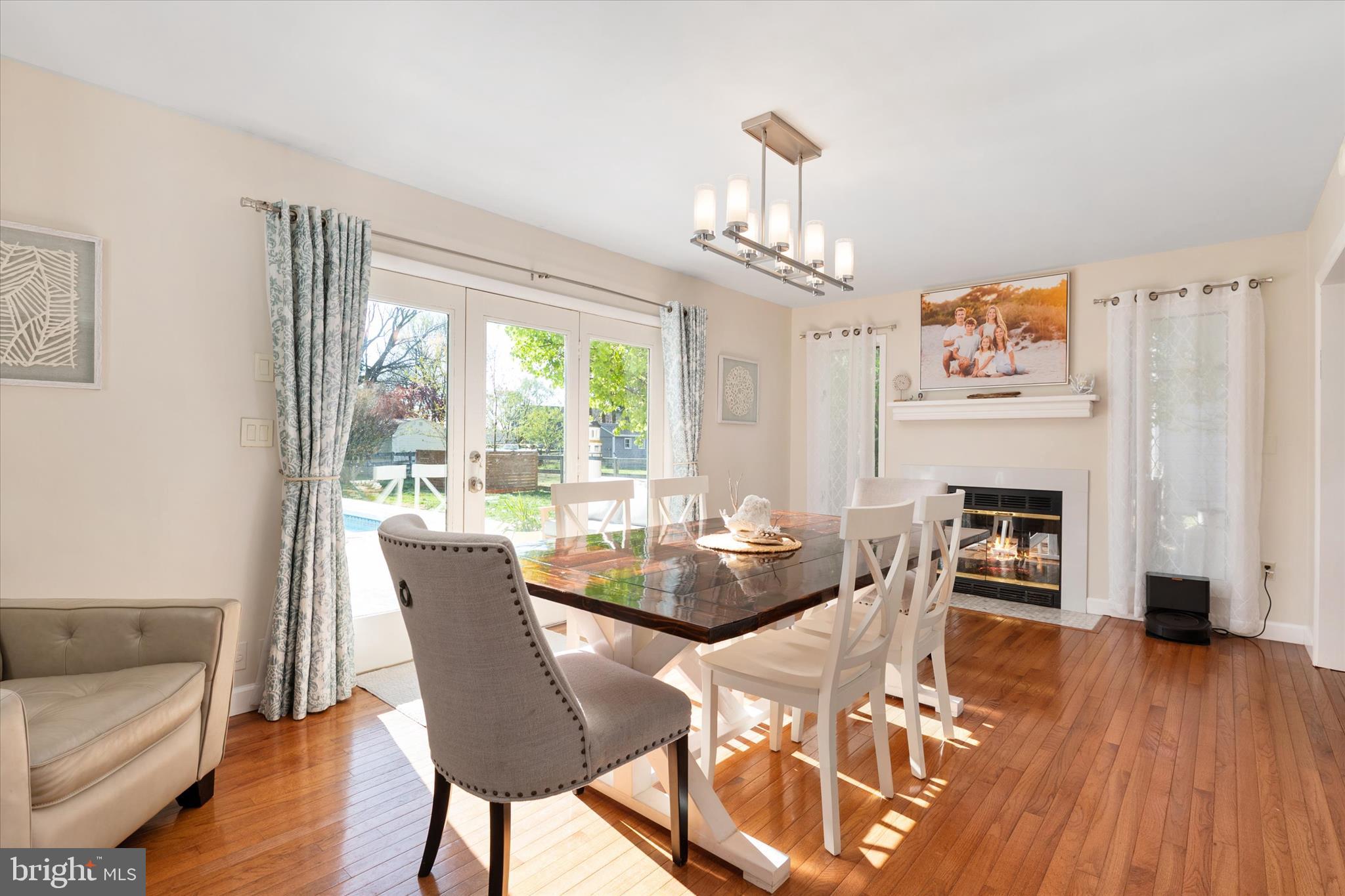 QUEEN ANNE COLONY - Residential