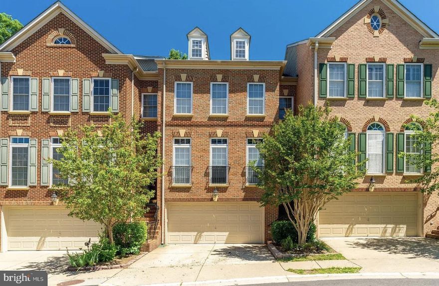 Updated & Beautiful Townhome for Rent Near Fort Belvoir! Available 5/1!

Discover this stunning, tastefully updated townhome featuring modern finishes, spacious living areas, and a private backyard. Located just minutes from Fort Belvoir, this home offers both convenience and style. Enjoy easy access to local shops, dining, and transportation while living in a quiet, lovely neighborhood. 

 Schedule your tour today!