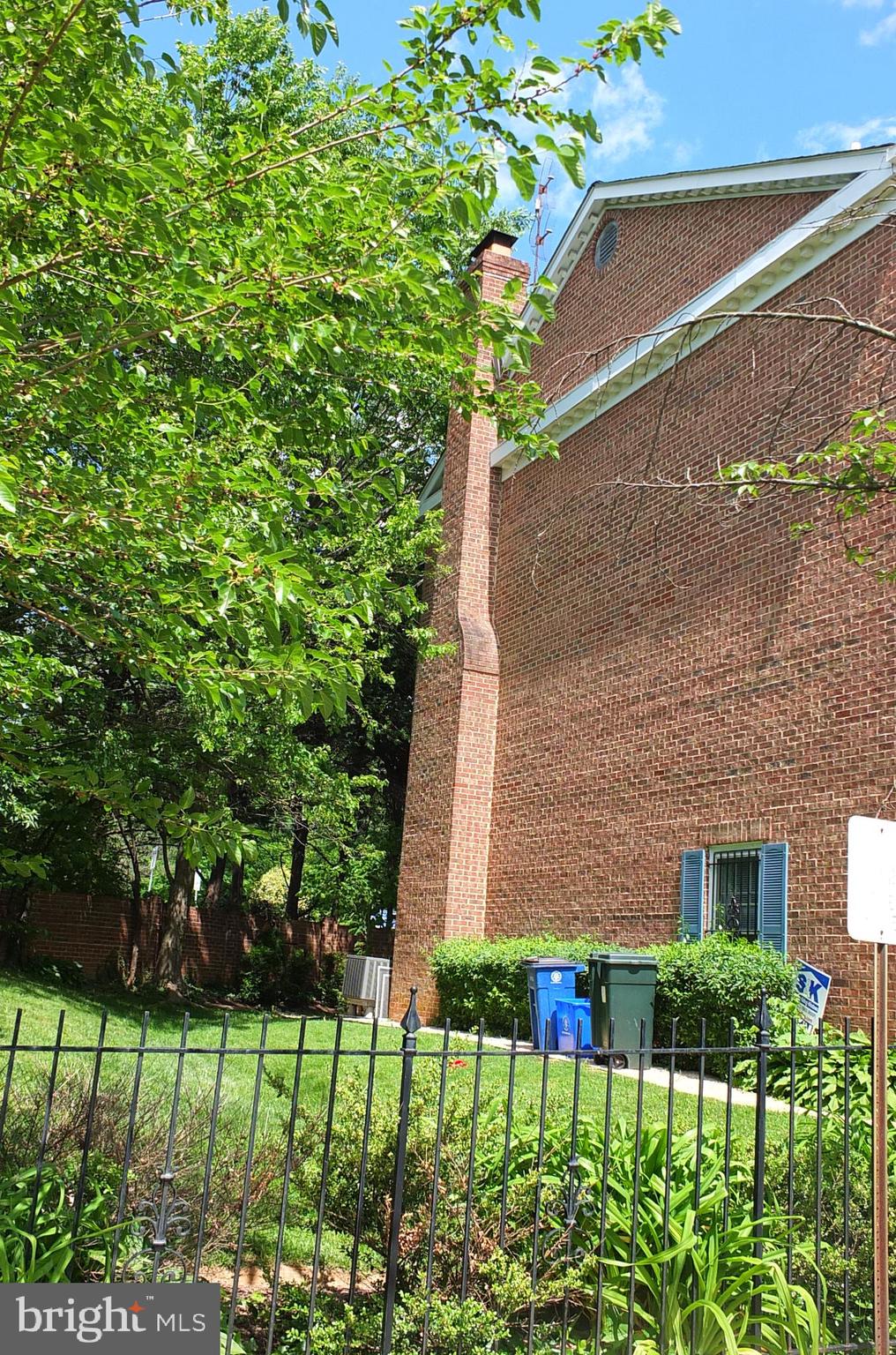 WOODSIDE - Residential