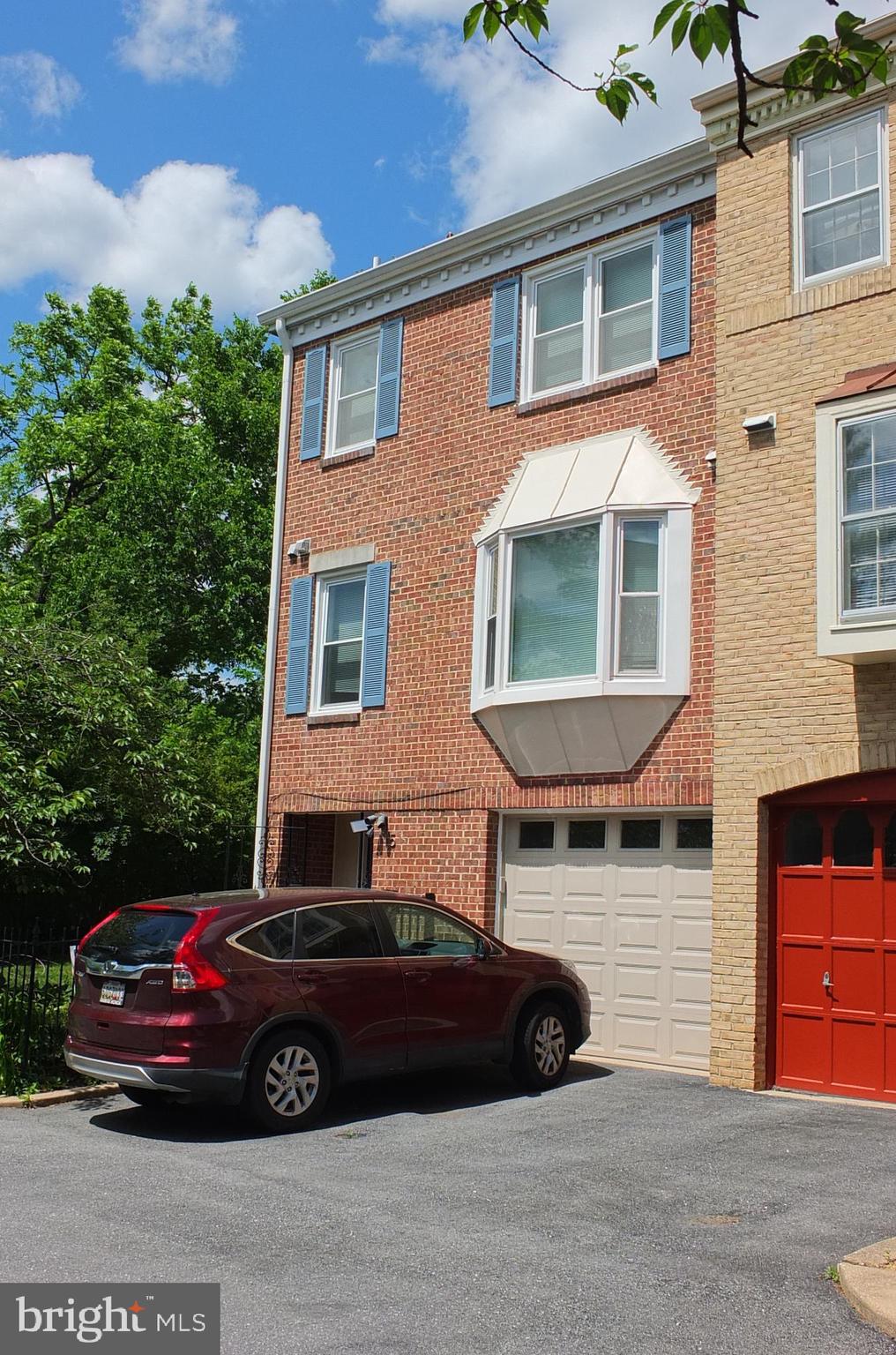 WOODSIDE - Residential