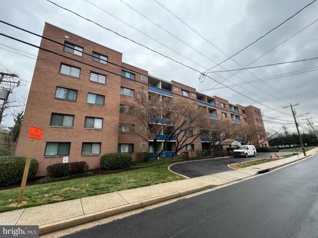 CLEVELAND HOUSE - Residential Lease