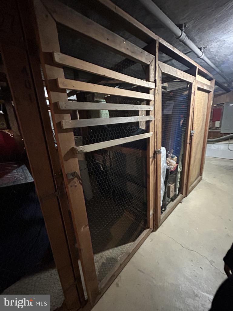 CLEVELAND HOUSE - Residential Lease