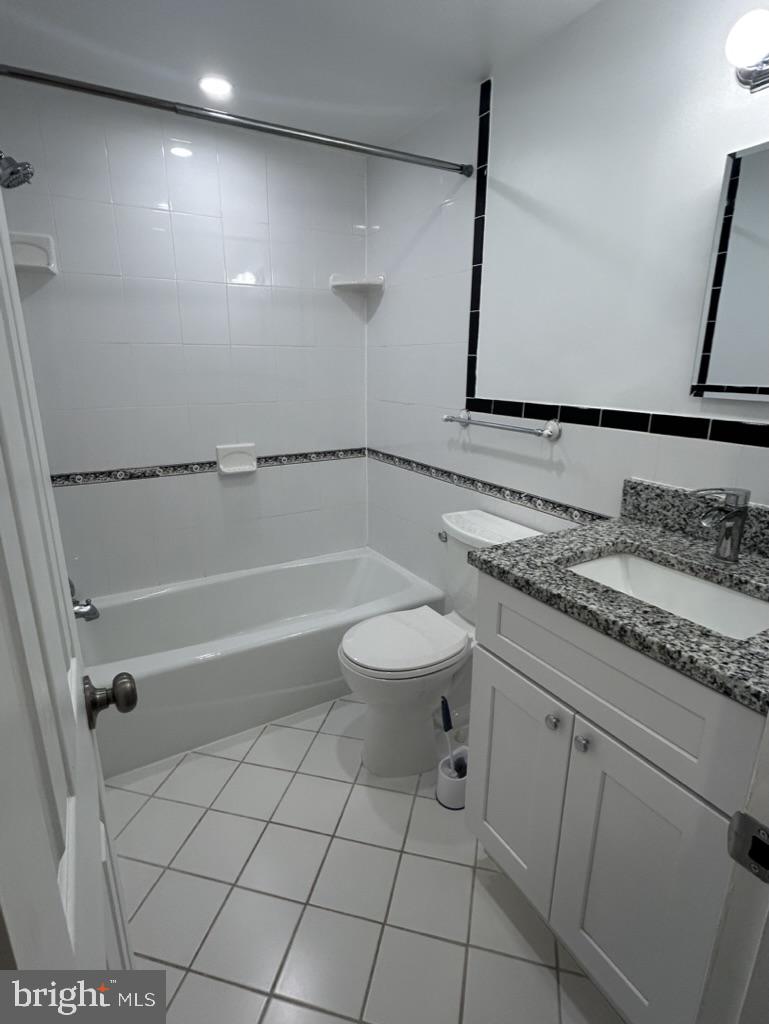 CLEVELAND HOUSE - Residential Lease