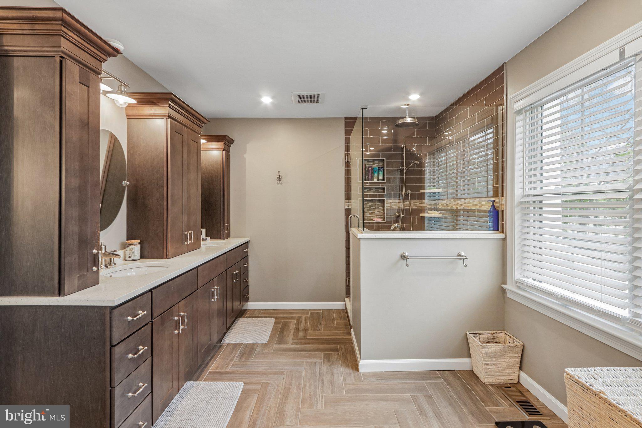GLENHARDIE - Residential