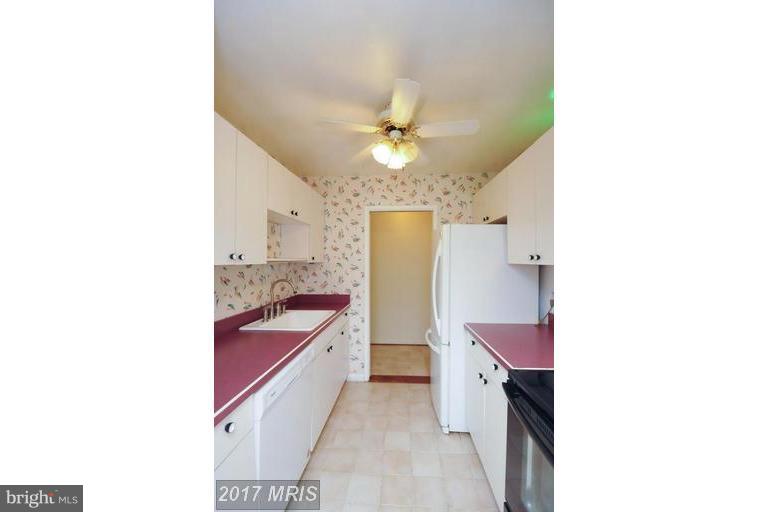 SUMMERTREE CONDO APTS - Residential Lease