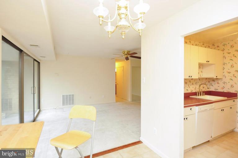 SUMMERTREE CONDO APTS - Residential Lease