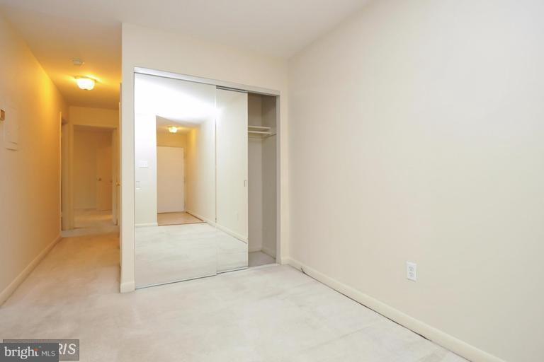 SUMMERTREE CONDO APTS - Residential Lease