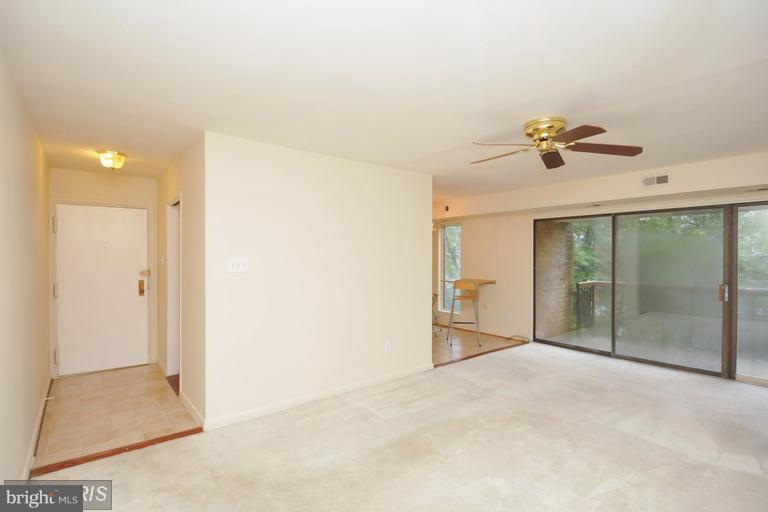 SUMMERTREE CONDO APTS - Residential Lease