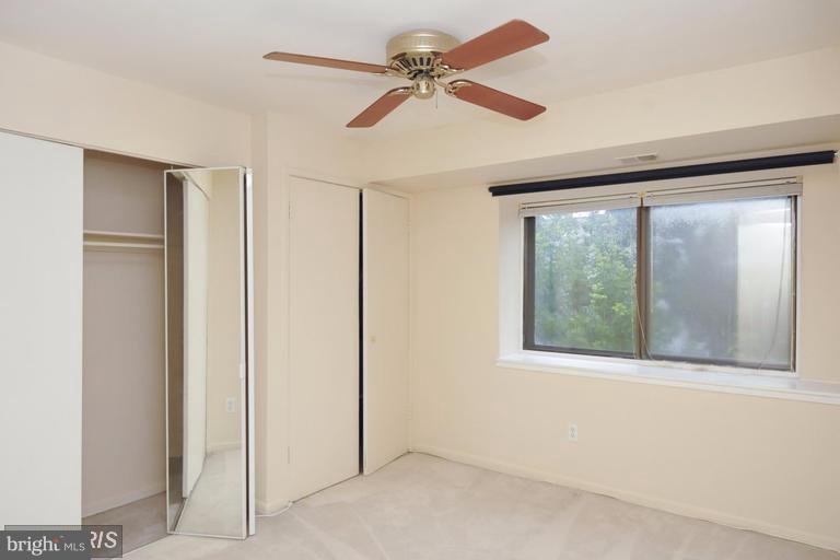 SUMMERTREE CONDO APTS - Residential Lease