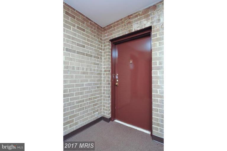 SUMMERTREE CONDO APTS - Residential Lease