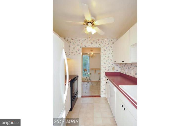 SUMMERTREE CONDO APTS - Residential Lease