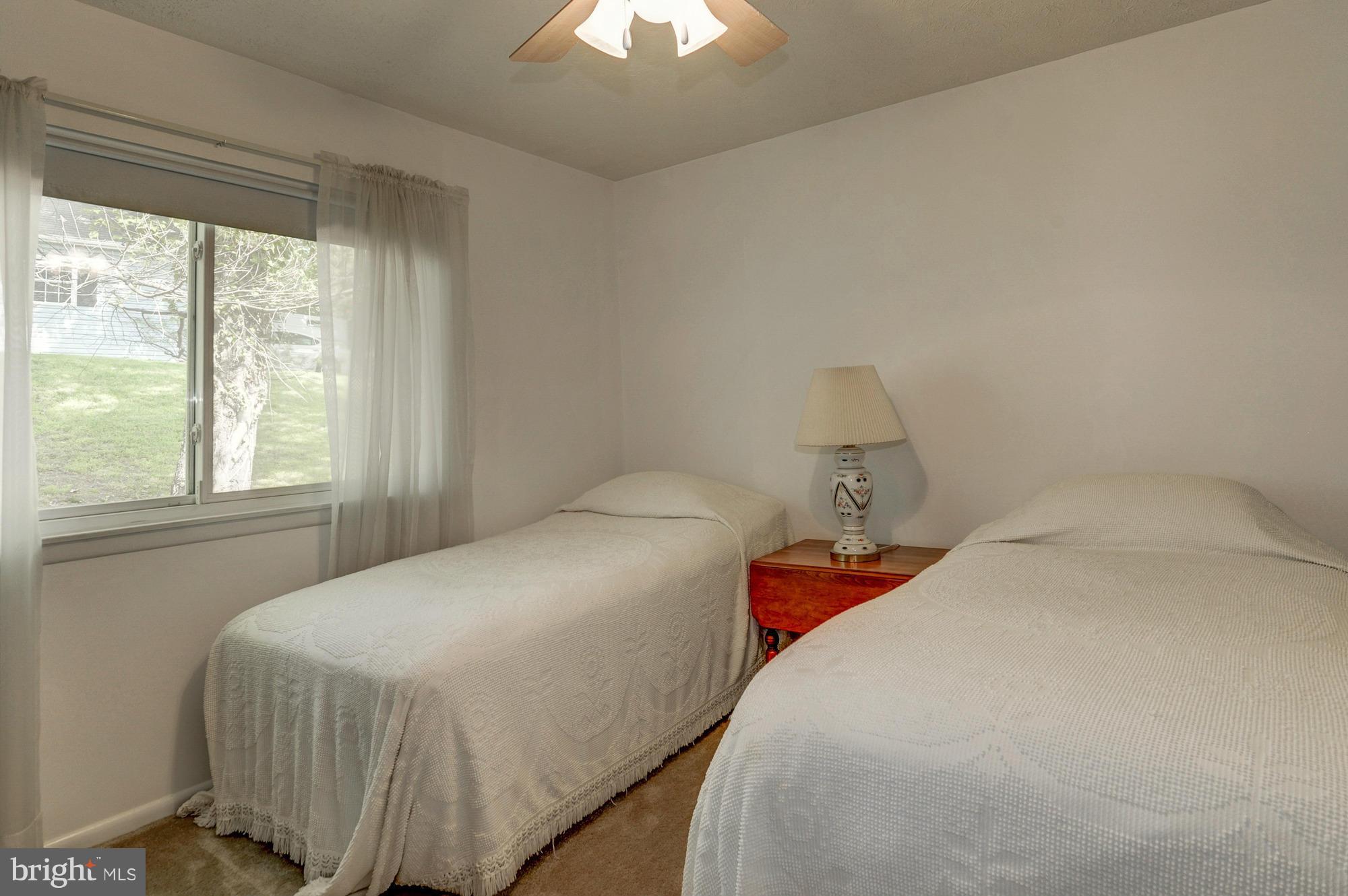 QUINCE ORCHARD MANOR - Residential