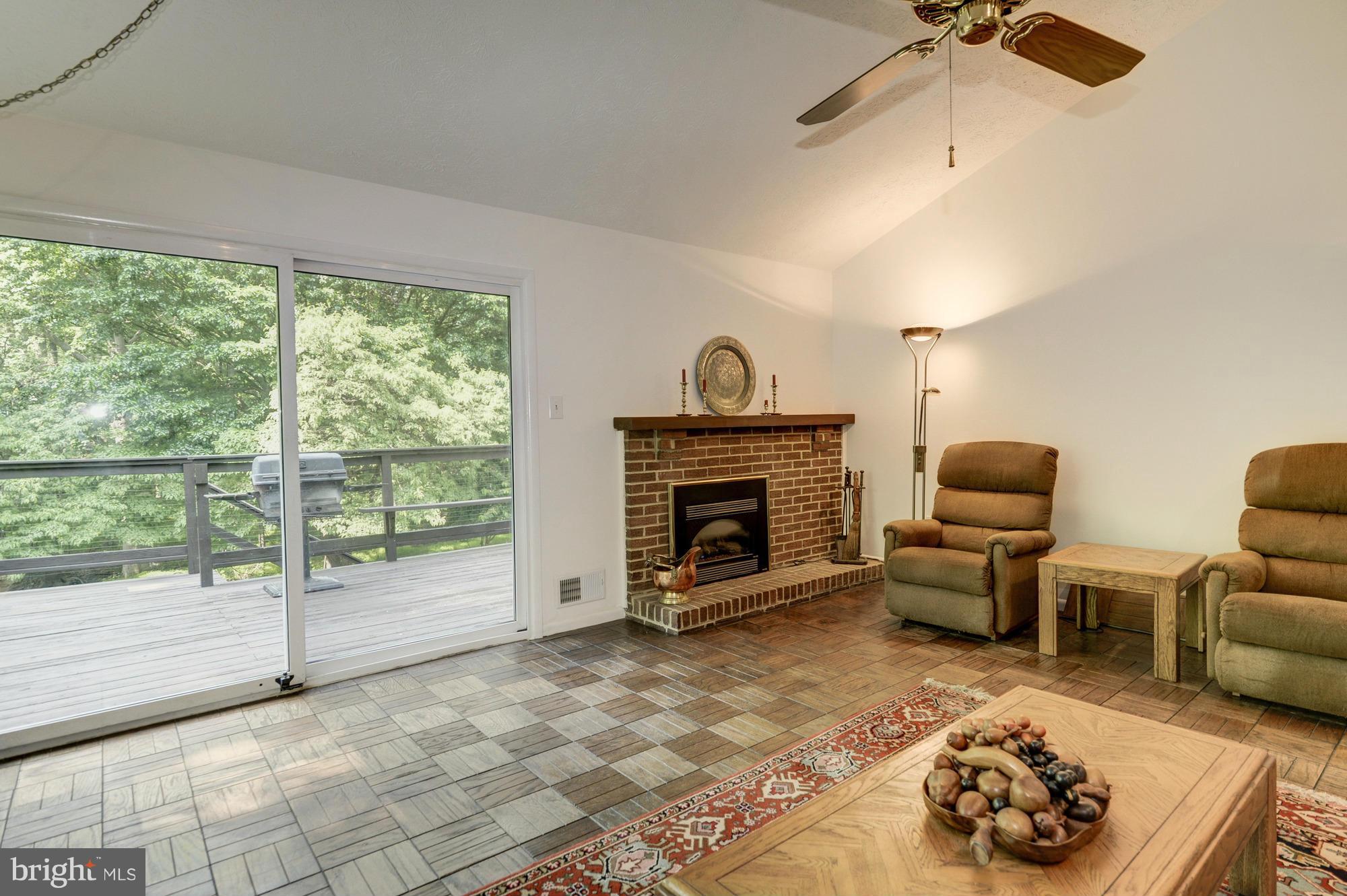 QUINCE ORCHARD MANOR - Residential