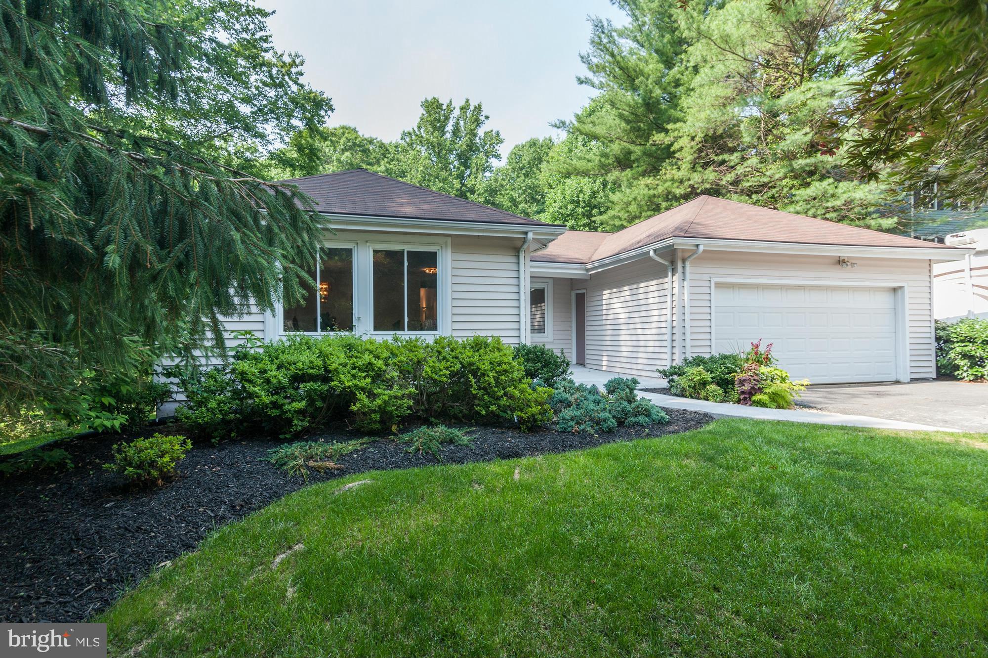 QUINCE ORCHARD MANOR - Residential