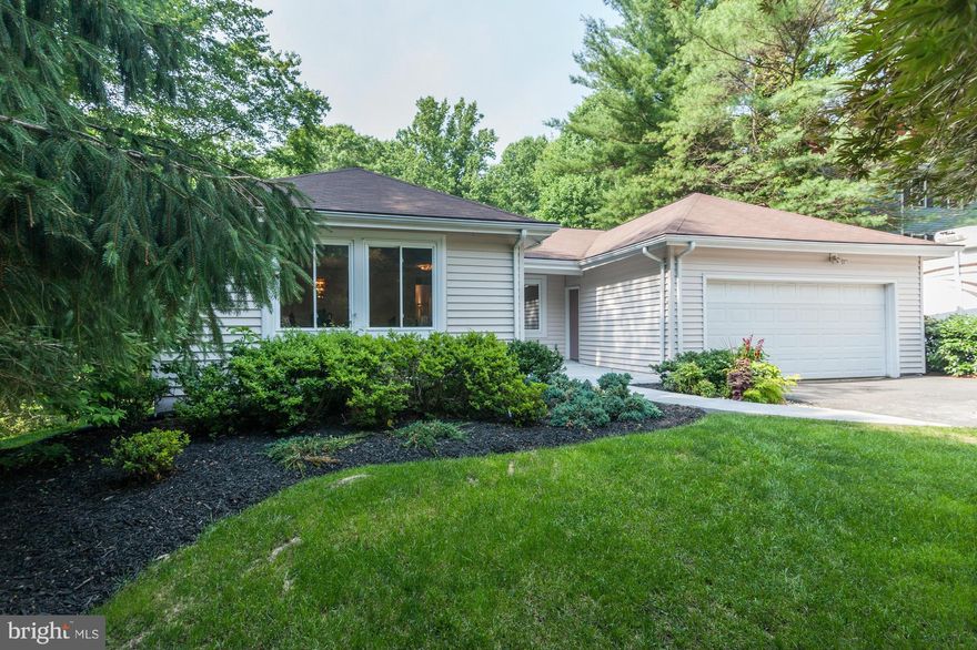 Desirable home & beautifully landscpd lot back to Seneca Crk St Park in sought-after neighborhood w/nearby elem/middle schools & shopping at Kentlands.  Excellent flrplan for entertaining includes library/ofc on main lvl, fam rm w/soaring ceilings, gas FP & sliders to deck overlooking scenic surrounds, finished bsmt w/space for add'l BRs, theatre, workout rm, or leave as huge rec rm.