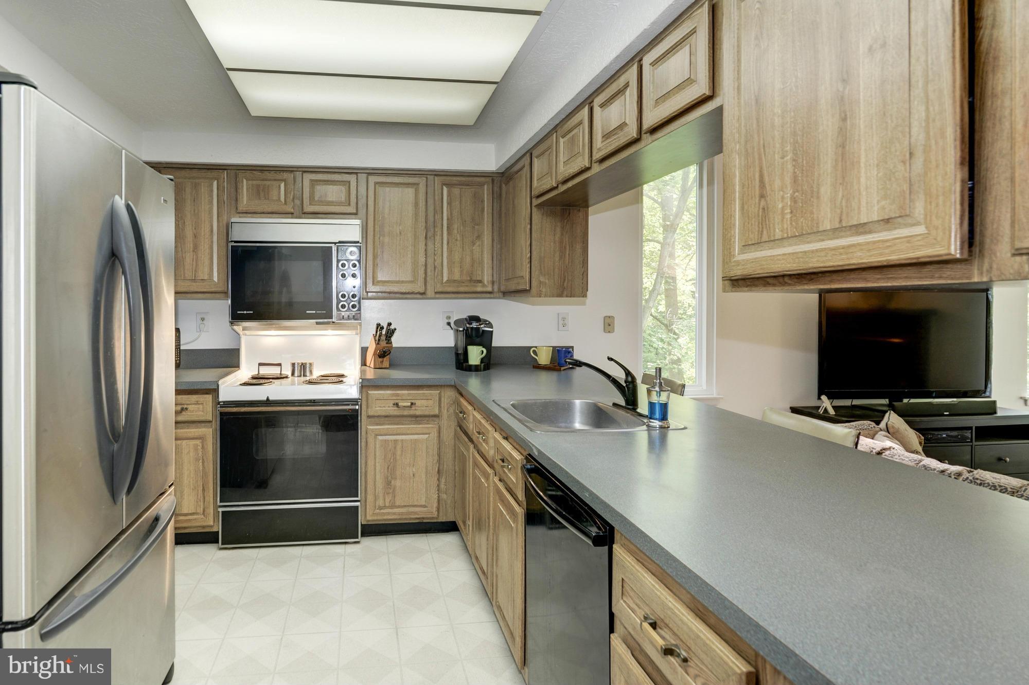 QUINCE ORCHARD MANOR - Residential