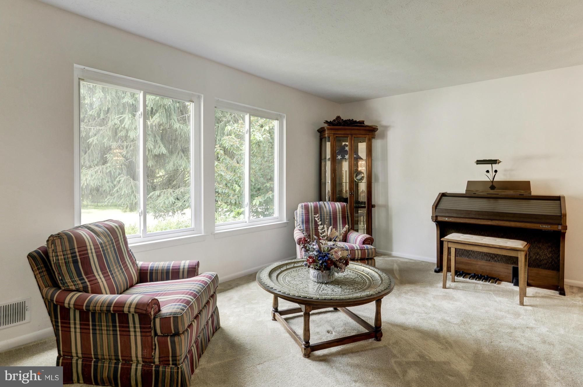 QUINCE ORCHARD MANOR - Residential