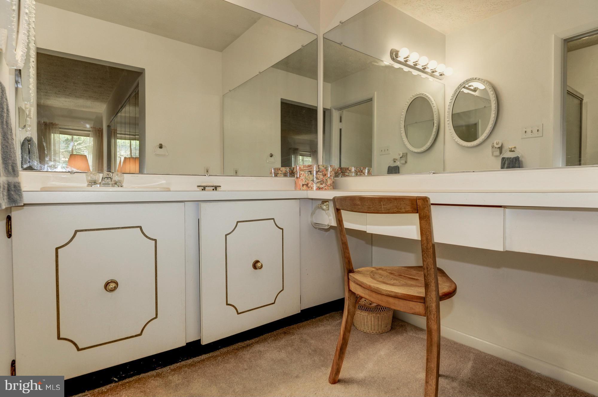 QUINCE ORCHARD MANOR - Residential