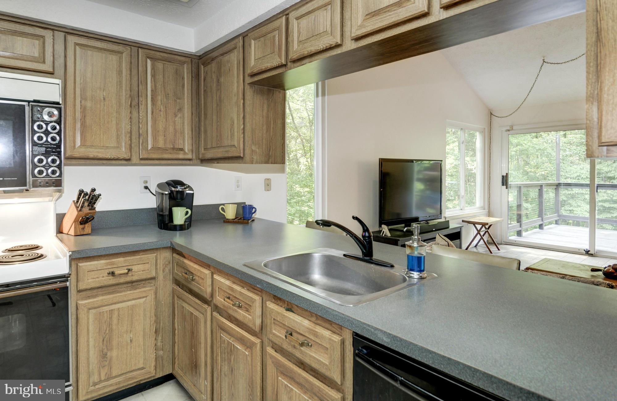 QUINCE ORCHARD MANOR - Residential