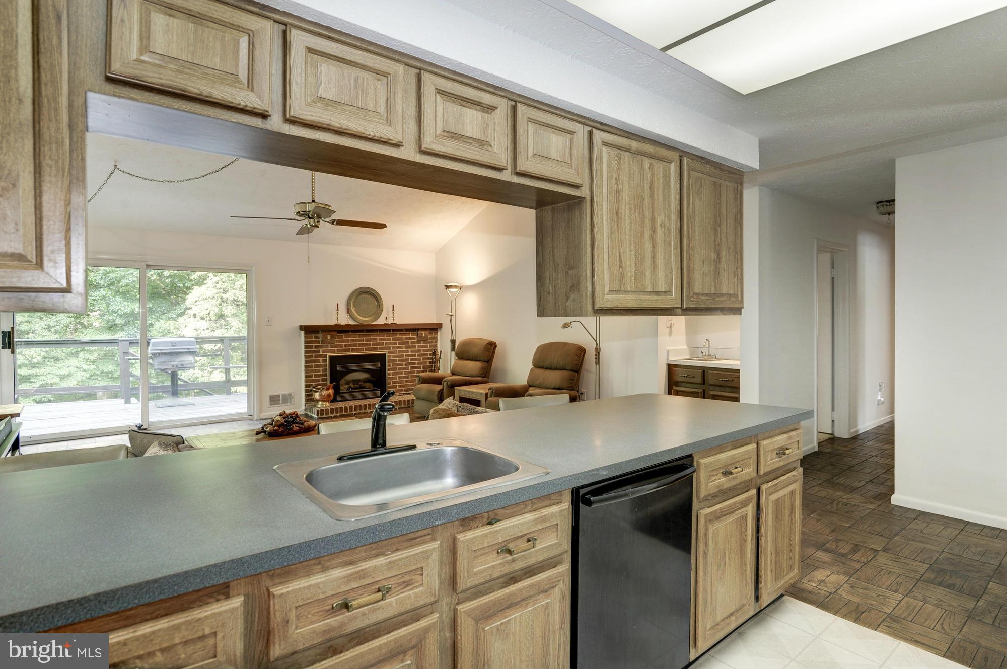 QUINCE ORCHARD MANOR - Residential