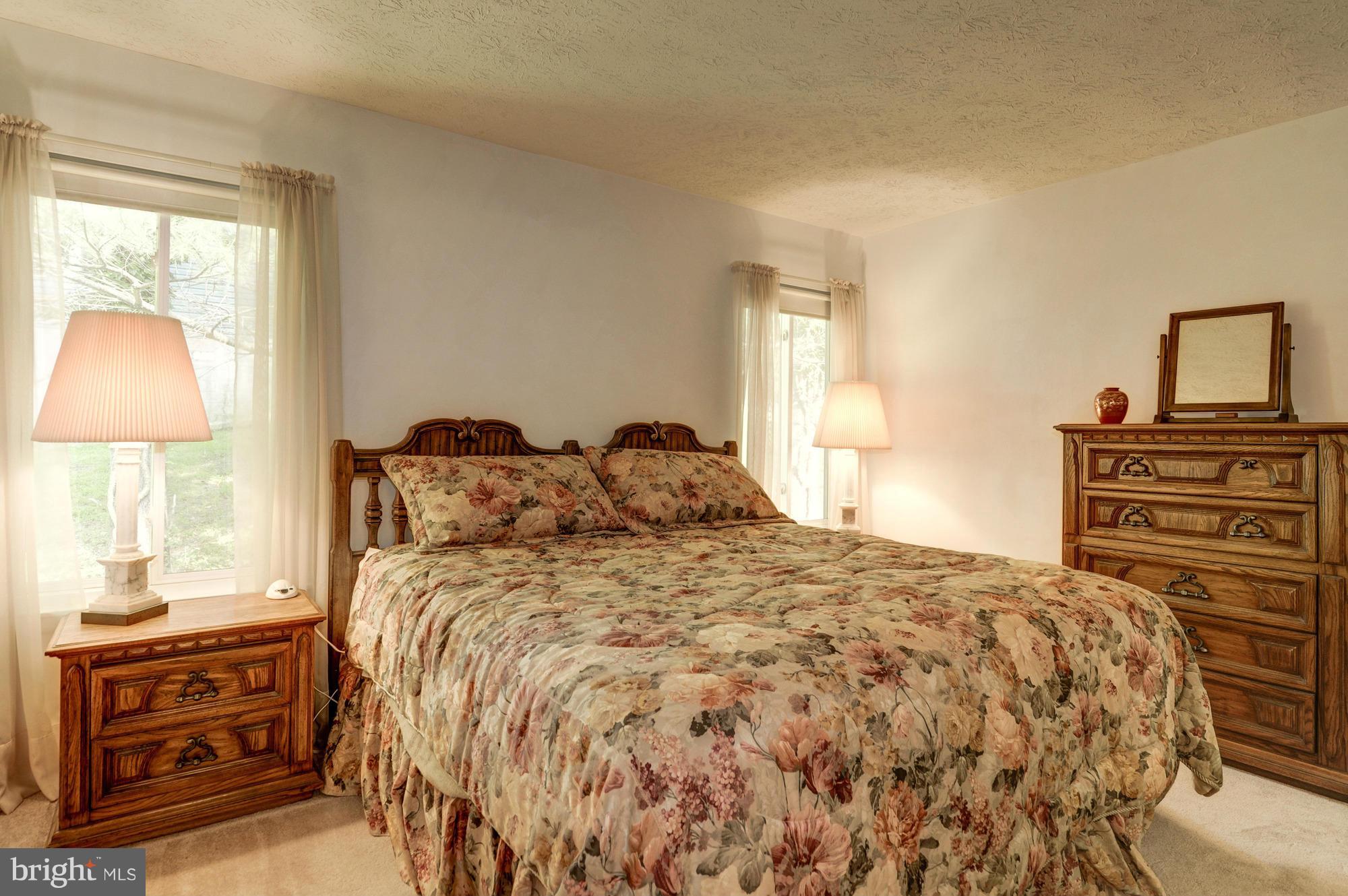 QUINCE ORCHARD MANOR - Residential