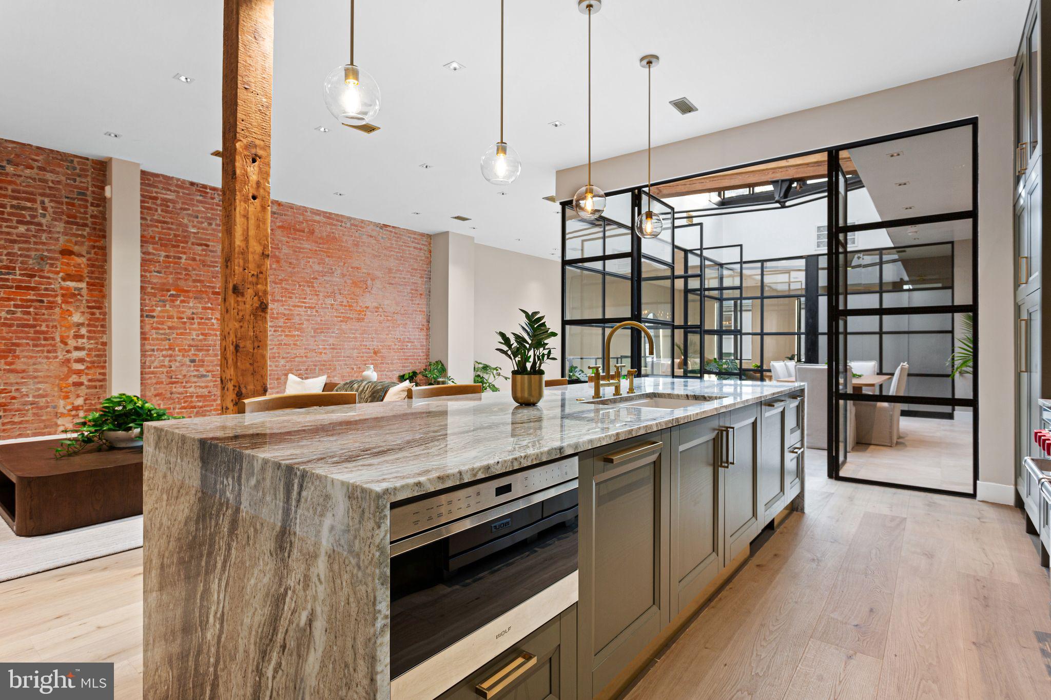 RITTENHOUSE SQUARE - Commercial Sale