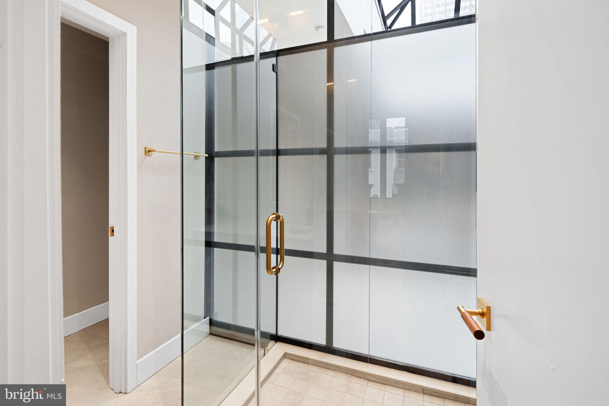 RITTENHOUSE SQUARE - Commercial Sale