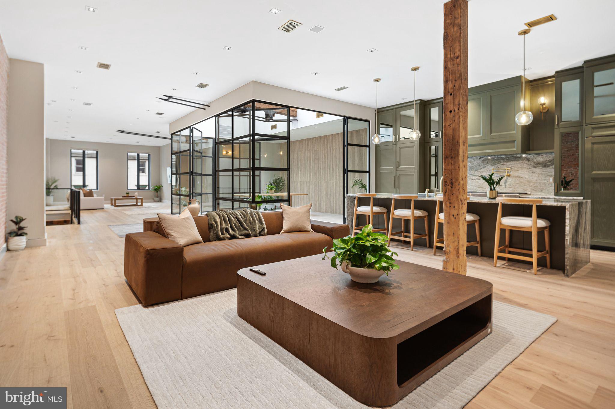 RITTENHOUSE SQUARE - Commercial Sale