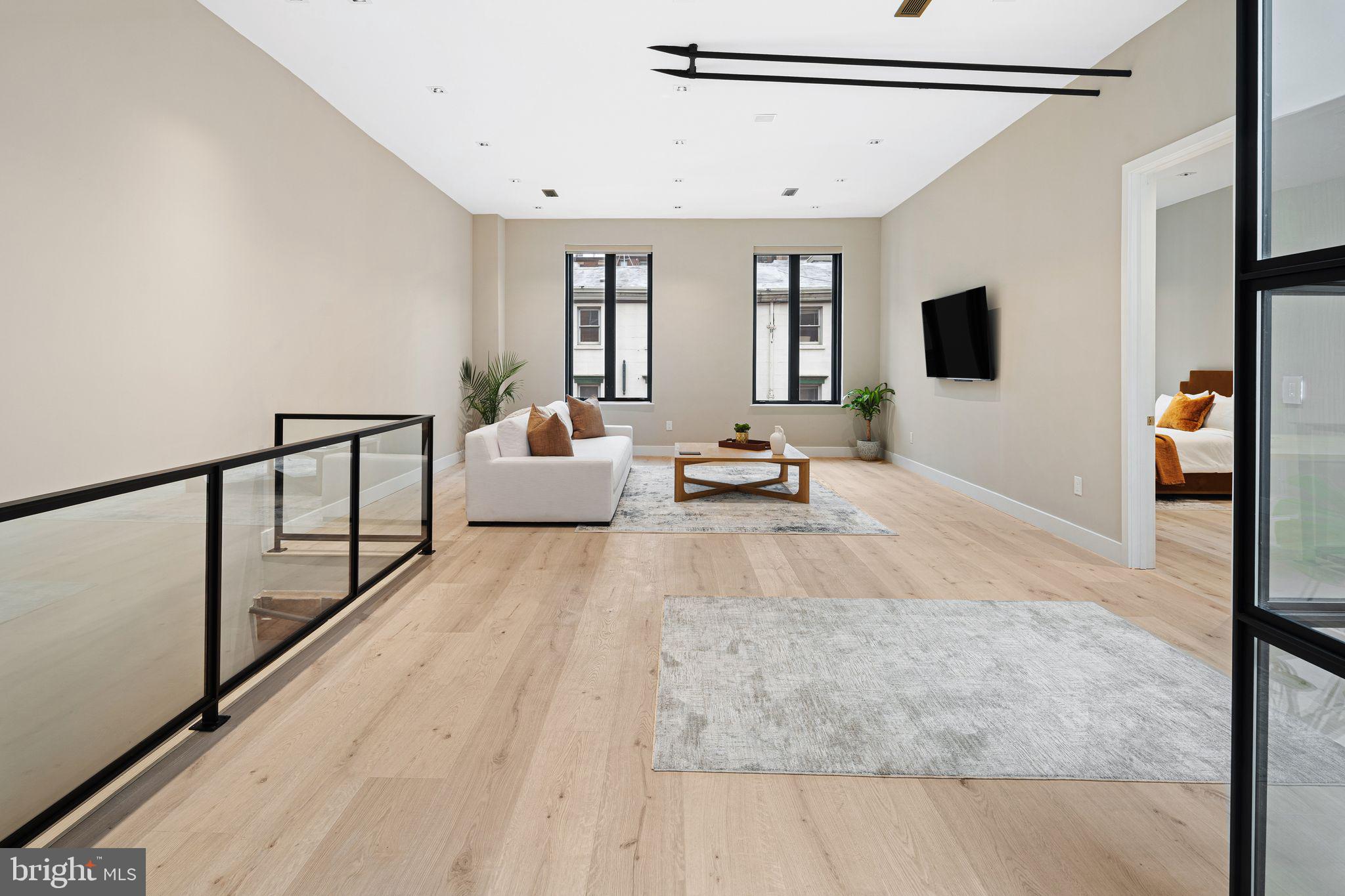 RITTENHOUSE SQUARE - Commercial Sale