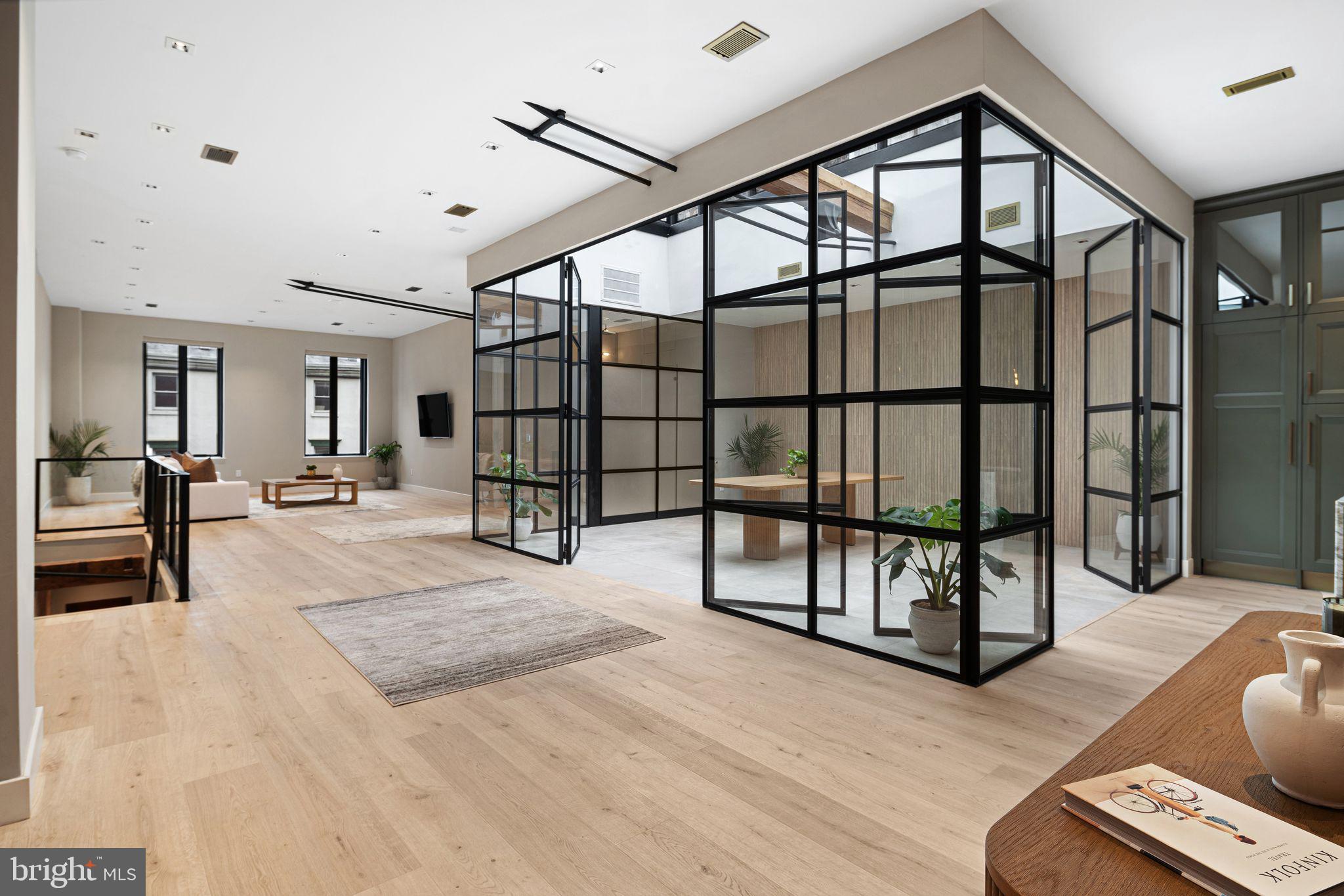 RITTENHOUSE SQUARE - Commercial Sale