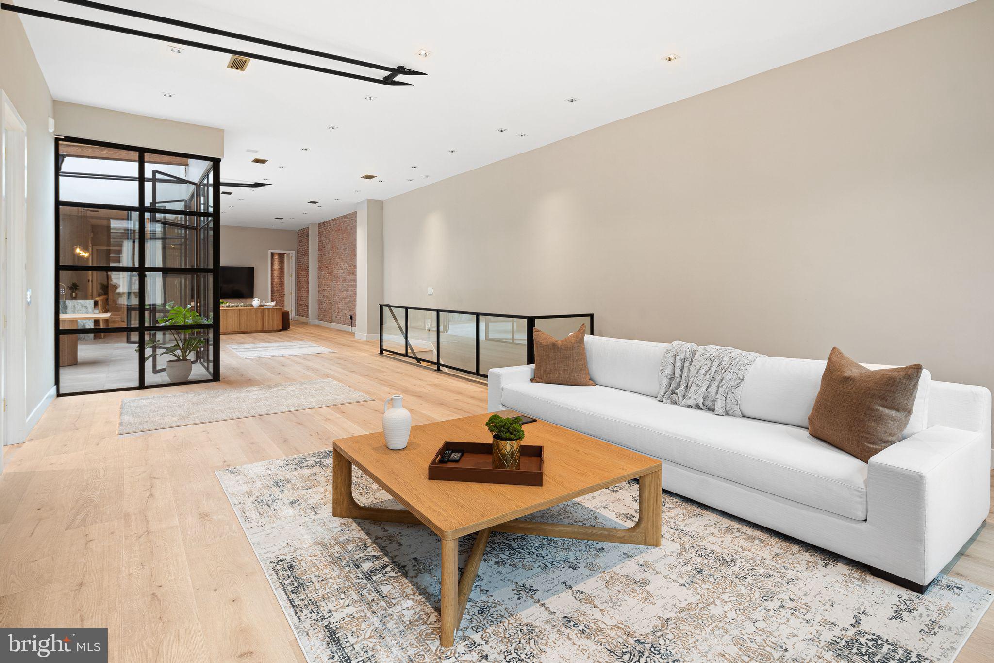 RITTENHOUSE SQUARE - Commercial Sale