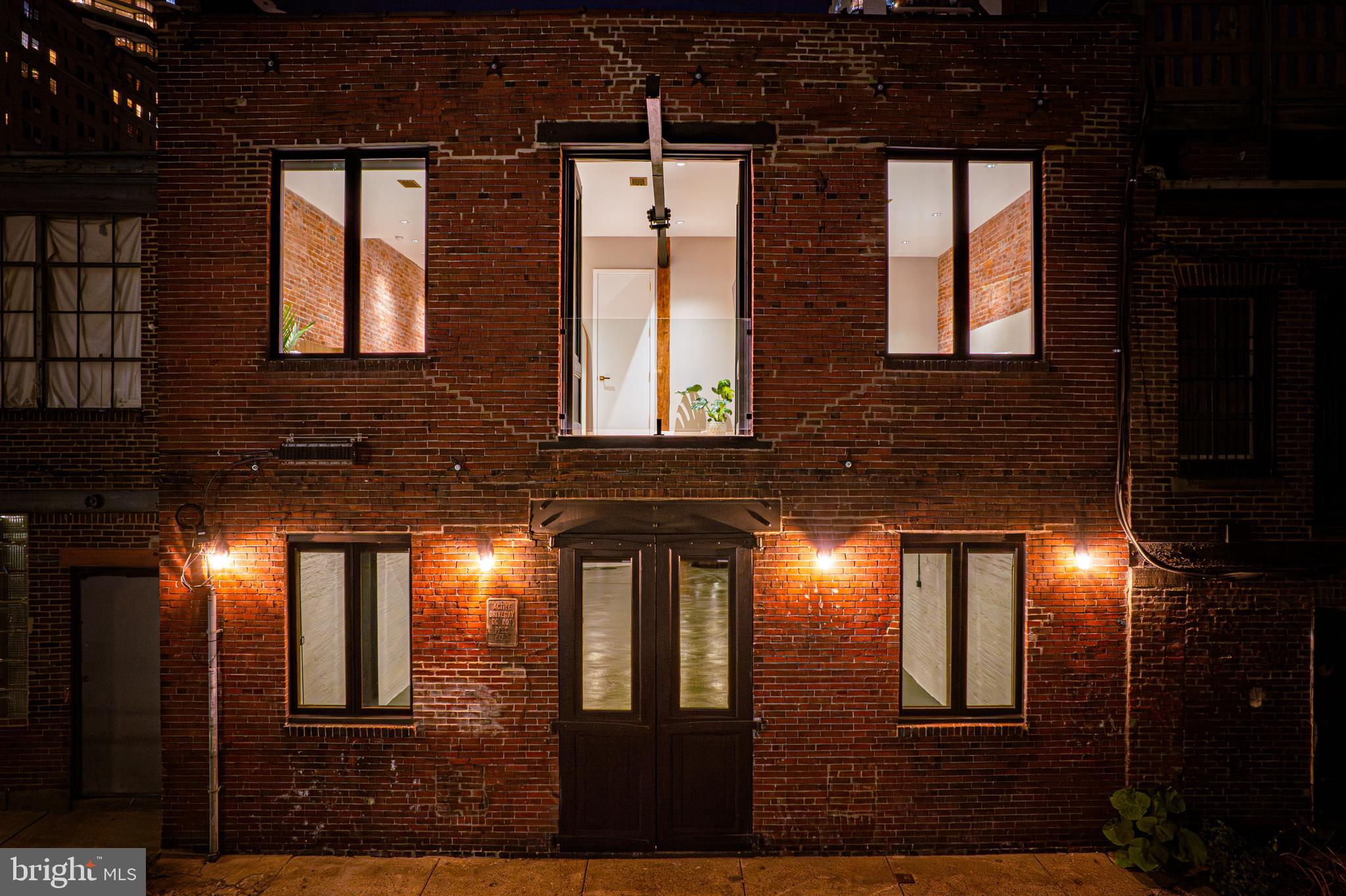 RITTENHOUSE SQUARE - Commercial Sale