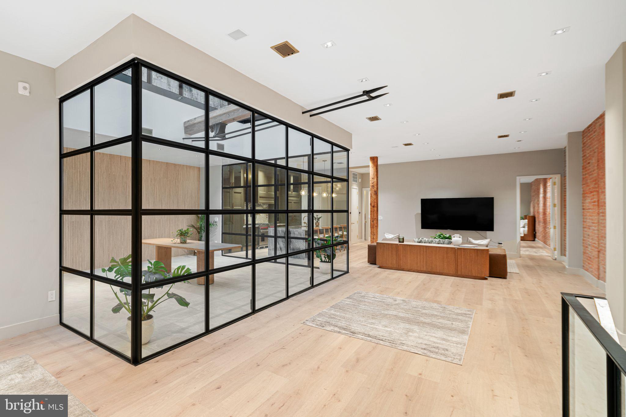 RITTENHOUSE SQUARE - Commercial Sale