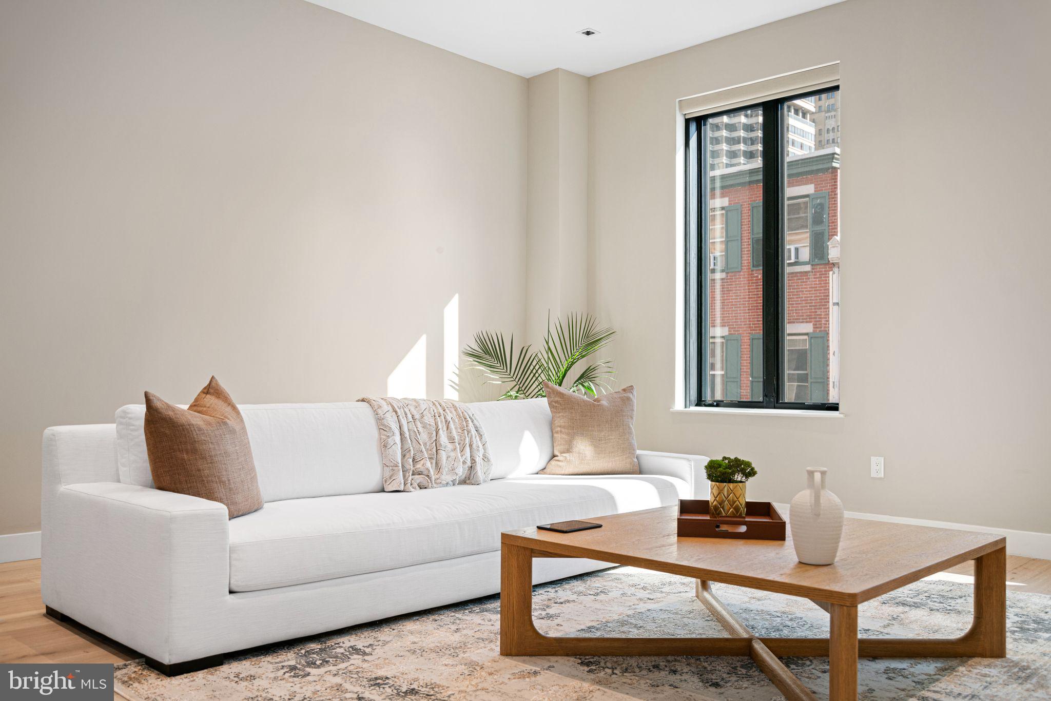 RITTENHOUSE SQUARE - Commercial Sale