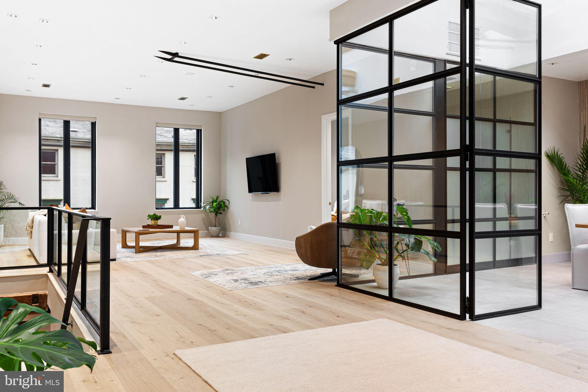 RITTENHOUSE SQUARE - Commercial Sale