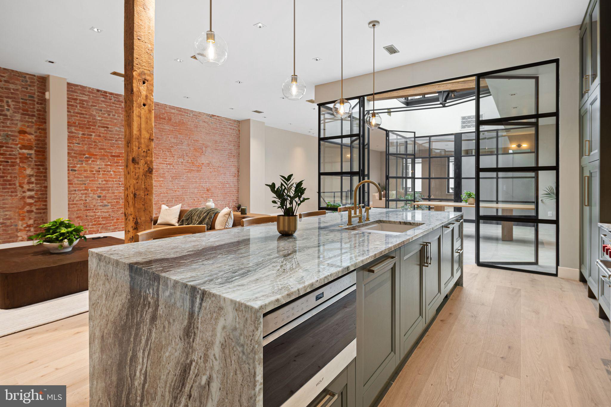 RITTENHOUSE SQUARE - Commercial Sale