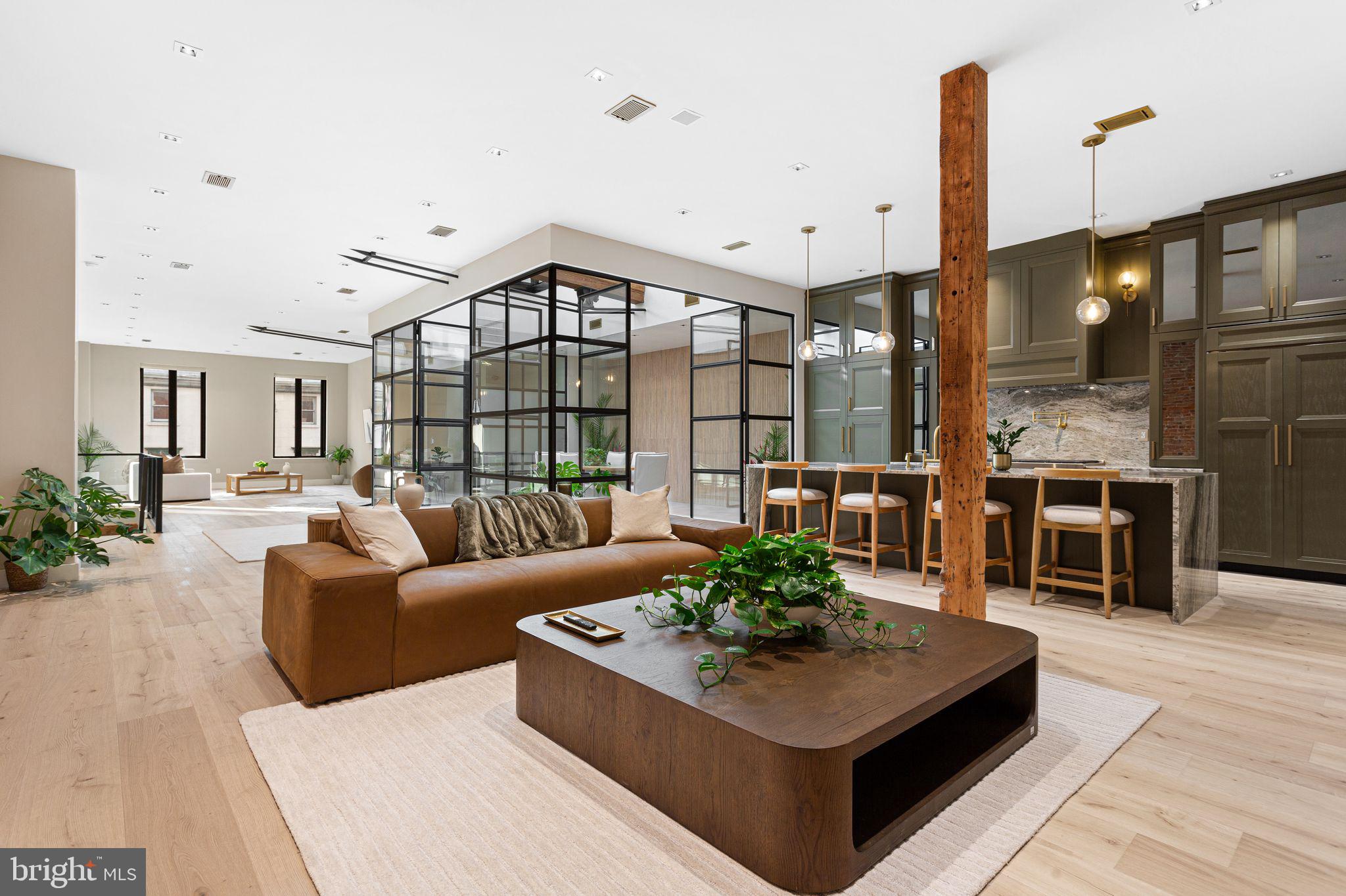 RITTENHOUSE SQUARE - Commercial Sale