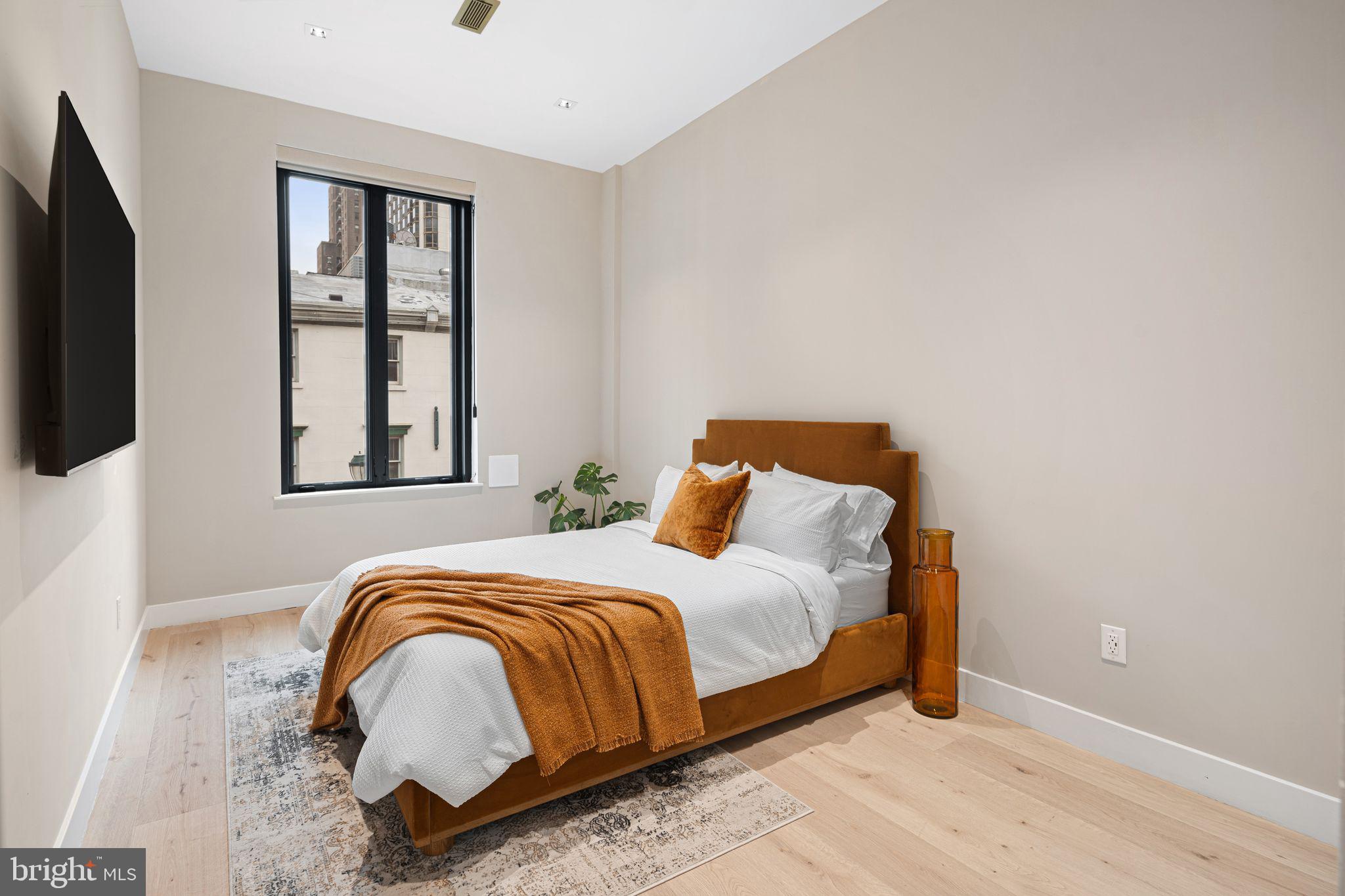 RITTENHOUSE SQUARE - Commercial Sale